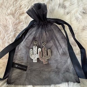 Cactus Earrings🌵 by BUCKLE